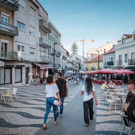 Dora's Appartamento Almada