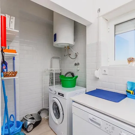 Dora's Appartamento Almada