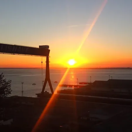 Dora's Appartamento Almada